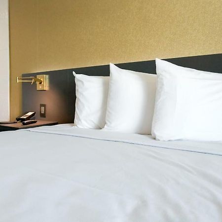 Glen Capri Inn And Suites - Burbank Universal Глендейл Экстерьер фото