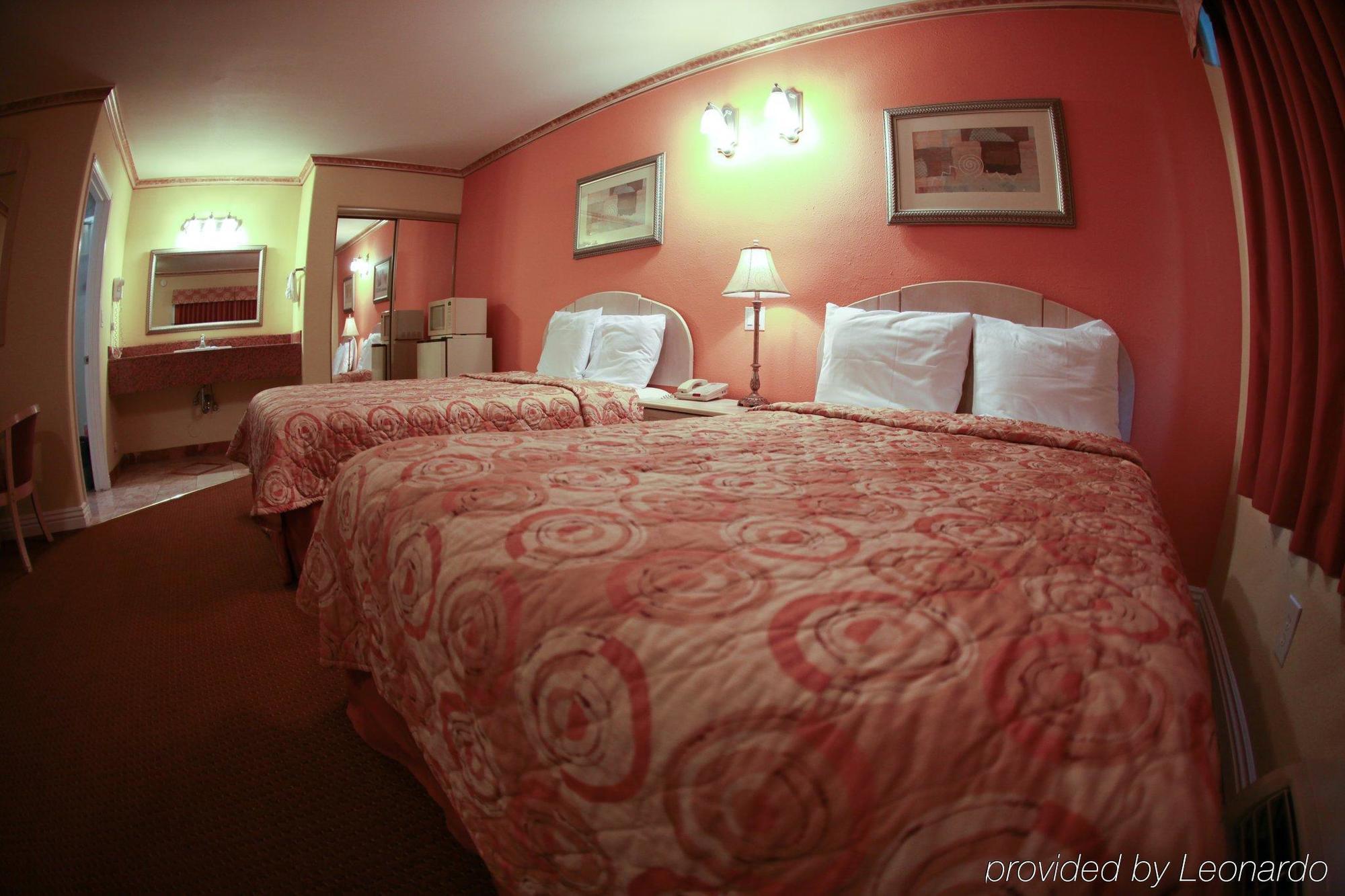 Glen Capri Inn And Suites - Burbank Universal Глендейл Экстерьер фото