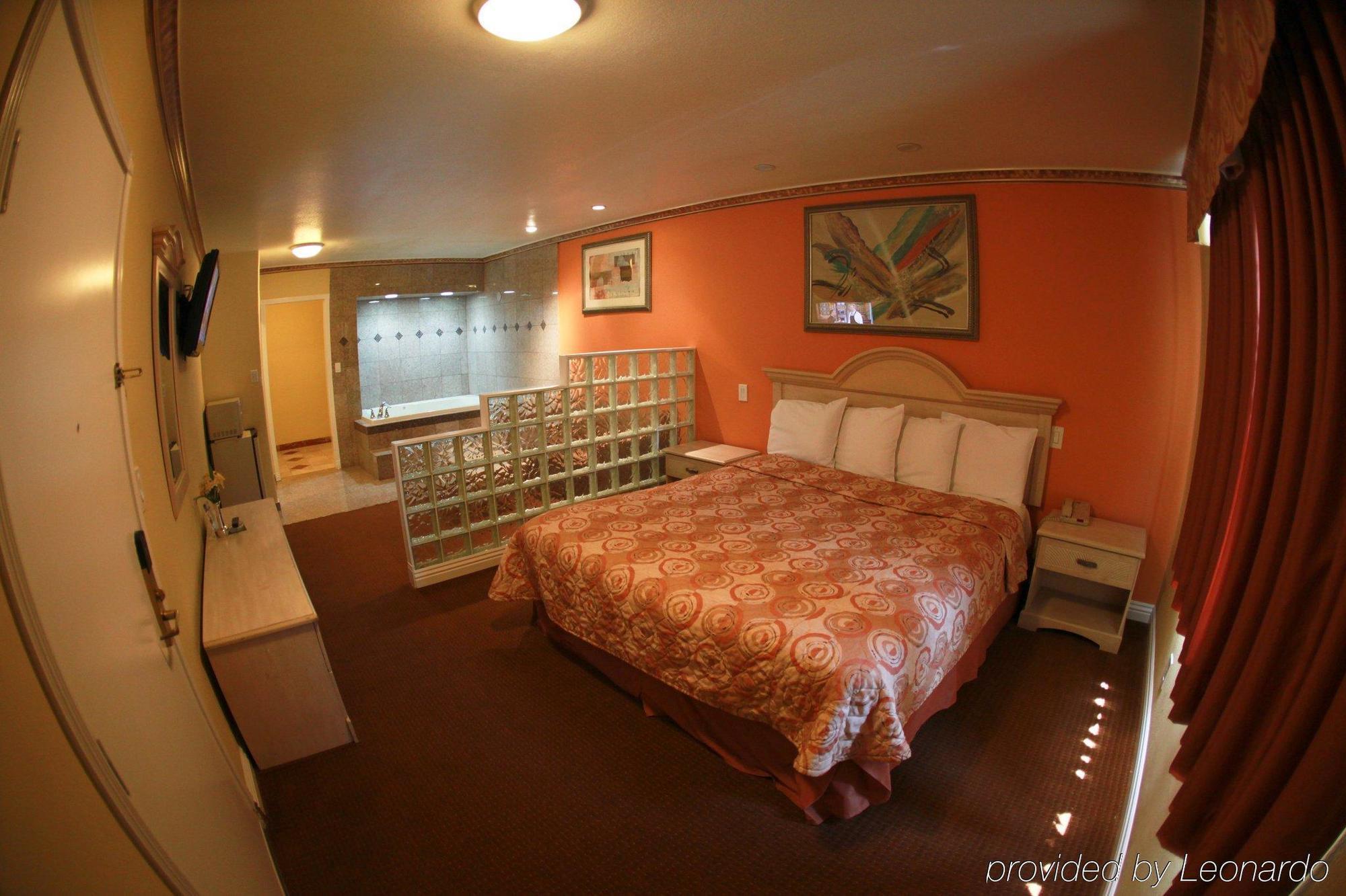 Glen Capri Inn And Suites - Burbank Universal Глендейл Экстерьер фото