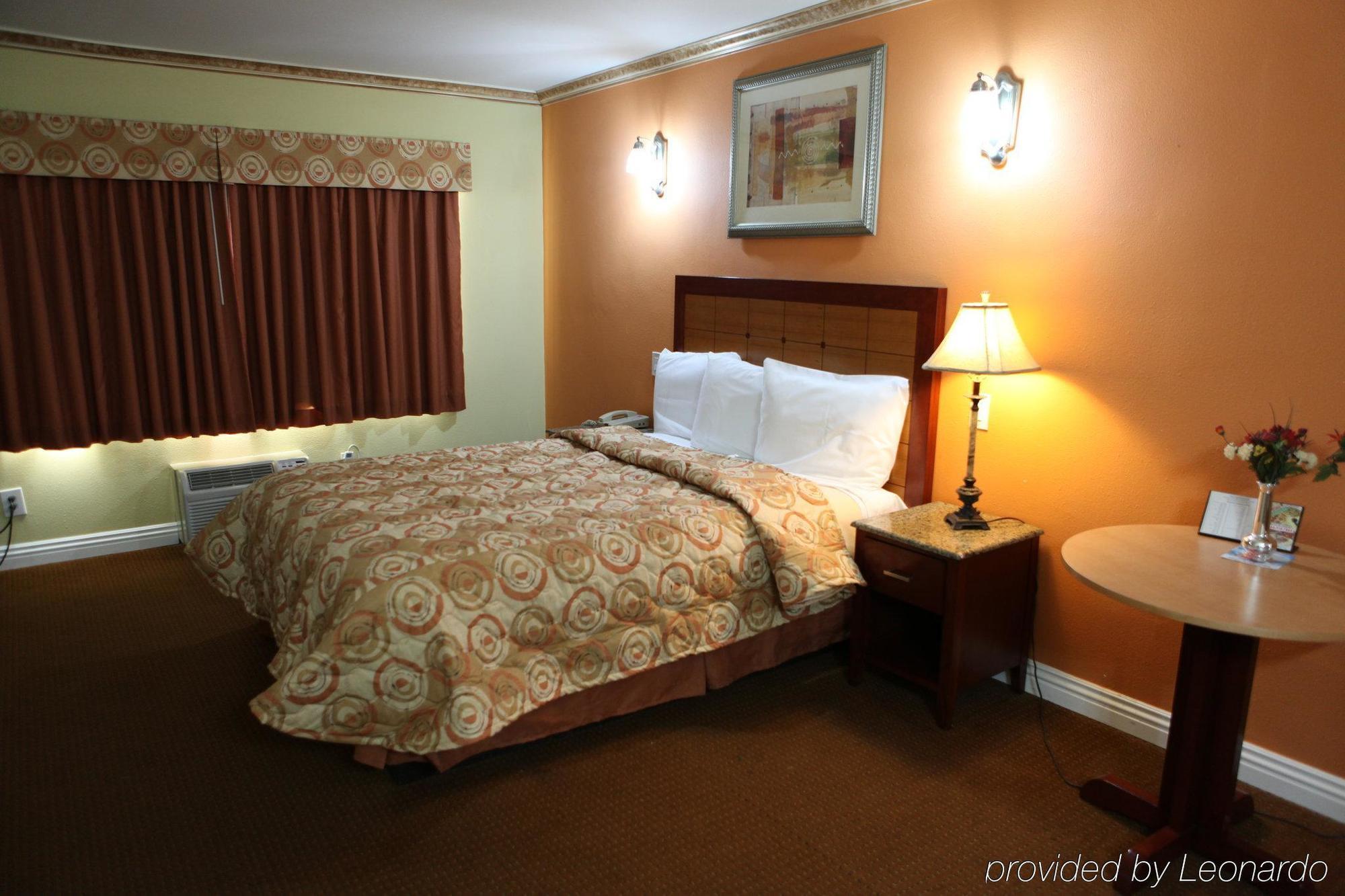 Glen Capri Inn And Suites - Burbank Universal Глендейл Экстерьер фото