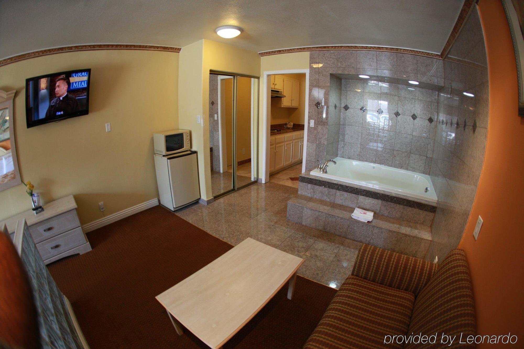 Glen Capri Inn And Suites - Burbank Universal Глендейл Экстерьер фото