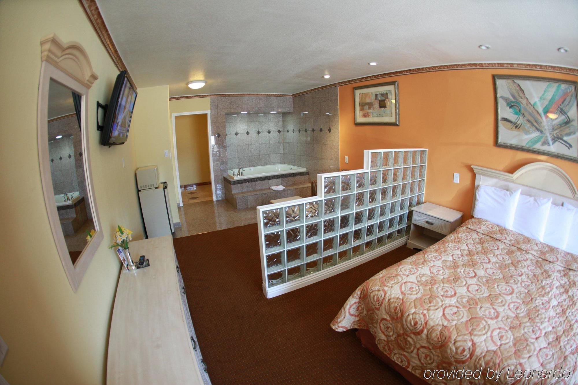 Glen Capri Inn And Suites - Burbank Universal Глендейл Экстерьер фото