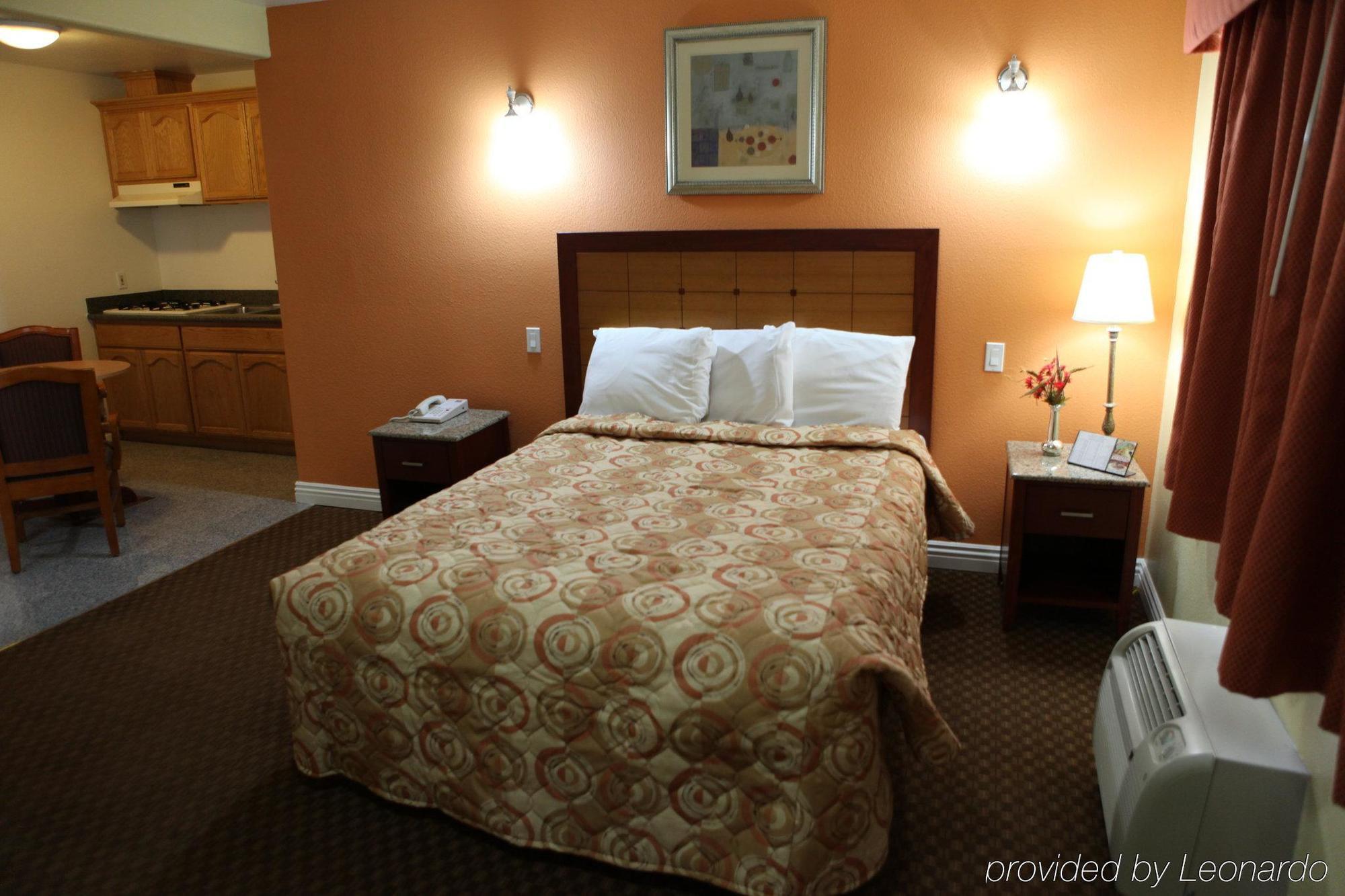 Glen Capri Inn And Suites - Burbank Universal Глендейл Экстерьер фото