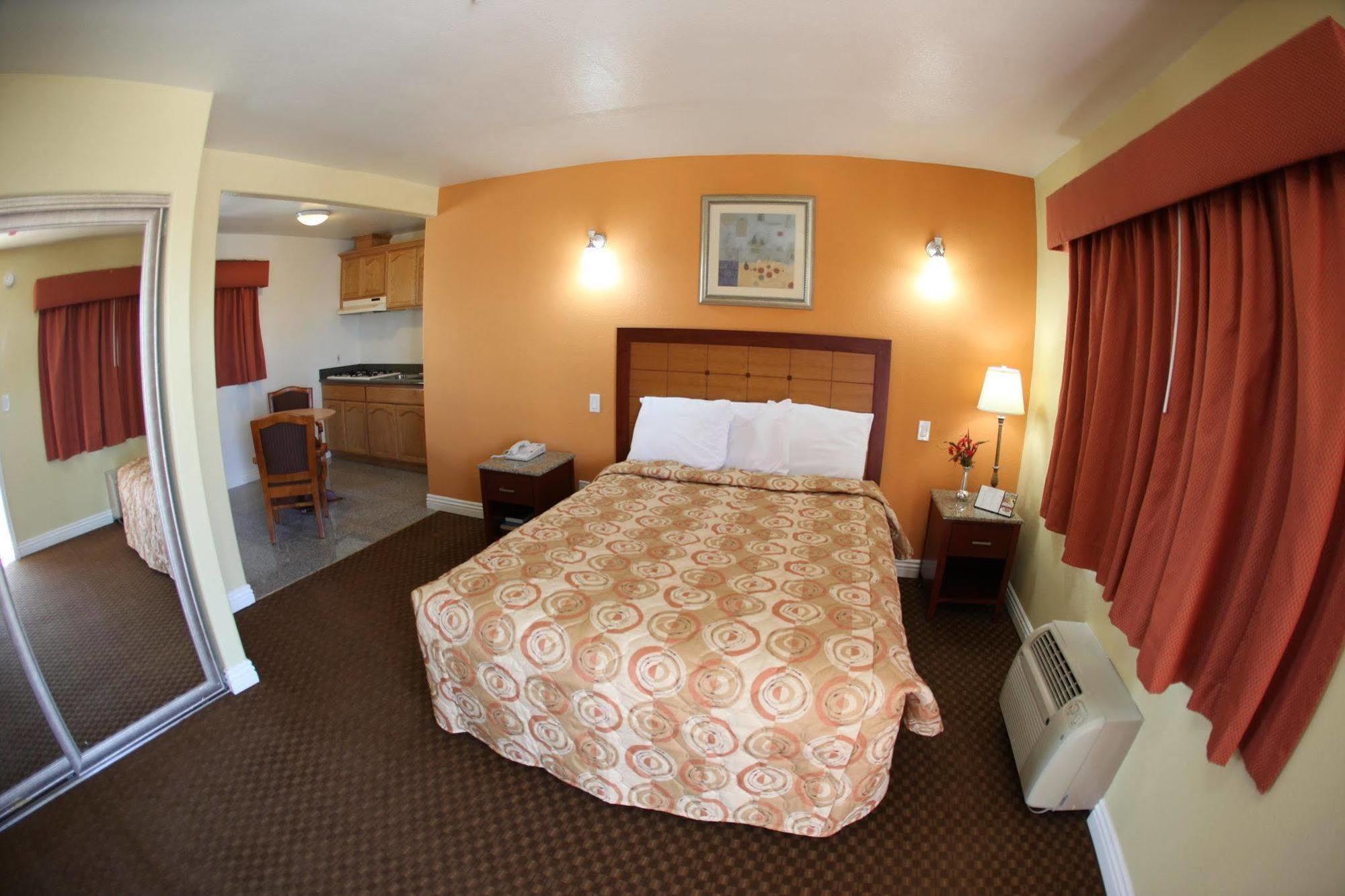 Glen Capri Inn And Suites - Burbank Universal Глендейл Экстерьер фото