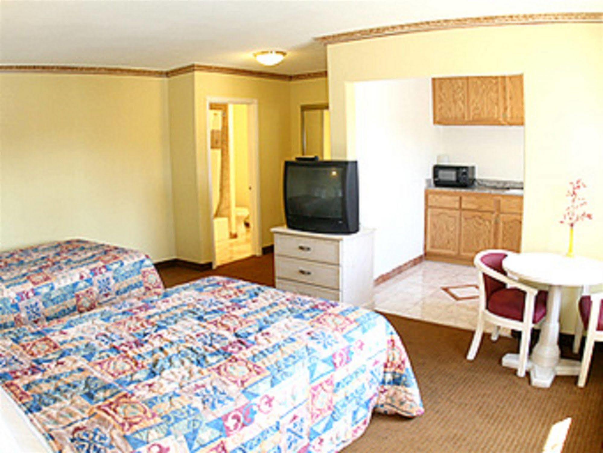 Glen Capri Inn And Suites - Burbank Universal Глендейл Экстерьер фото